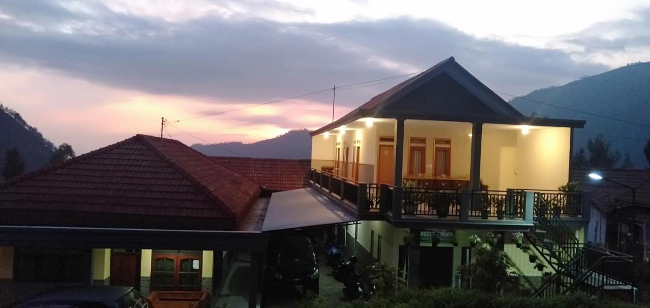 Homestay Anggun Bromo Eksteriør billede